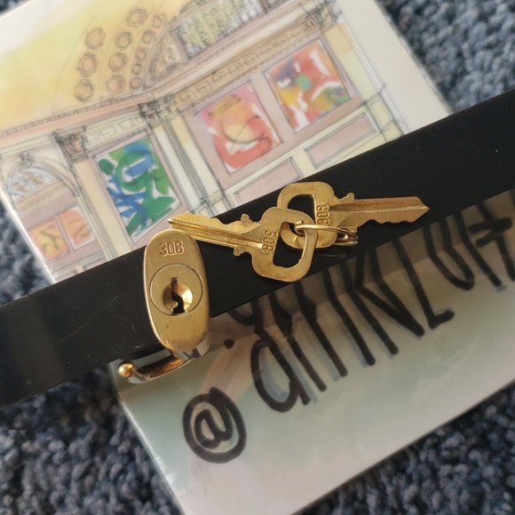 Louis Vuitton Lock & 2 Keys - LV Padlock - Picture 3 of 7